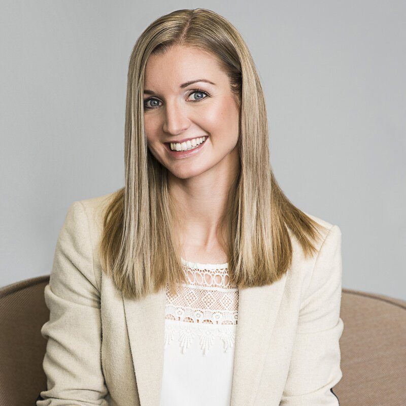 Portraitfoto von Mag. Dr. Susanne Summereder, Leitung Akademische Programme und Executive Essentials, Prokuristin