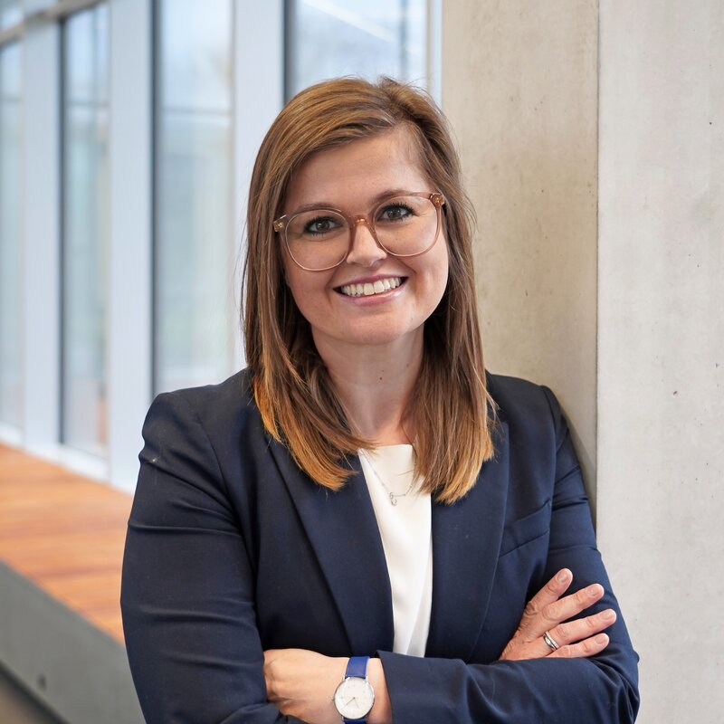 Portraitfoto von Mag. Hanna-Maria Baresch, BSc, Leitung Finanzen & Personal