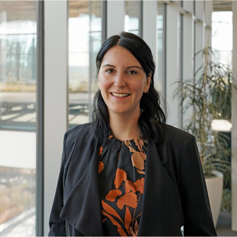 Portraitfoto von MMag. Nadja Pracher, Bakk. art., Leitung Marketing